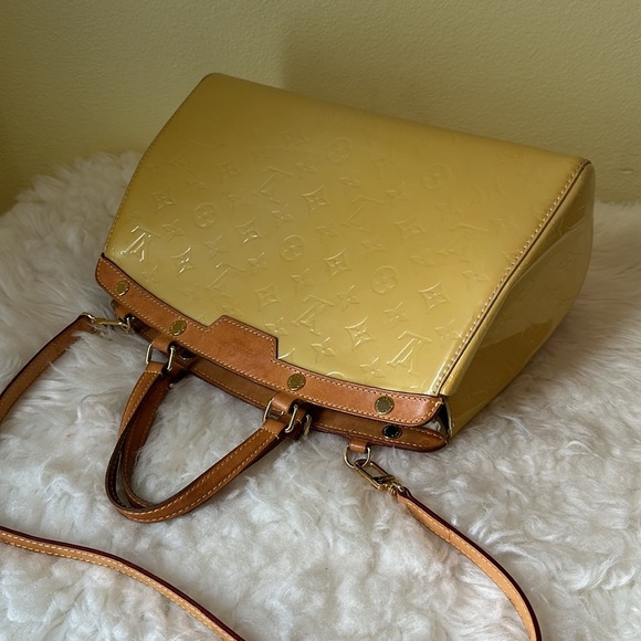 💯Authentic LOUIS VUITTON 
Vernis Brea MM Blanc Corail  Handbag🍀 - Picture 9 of 17